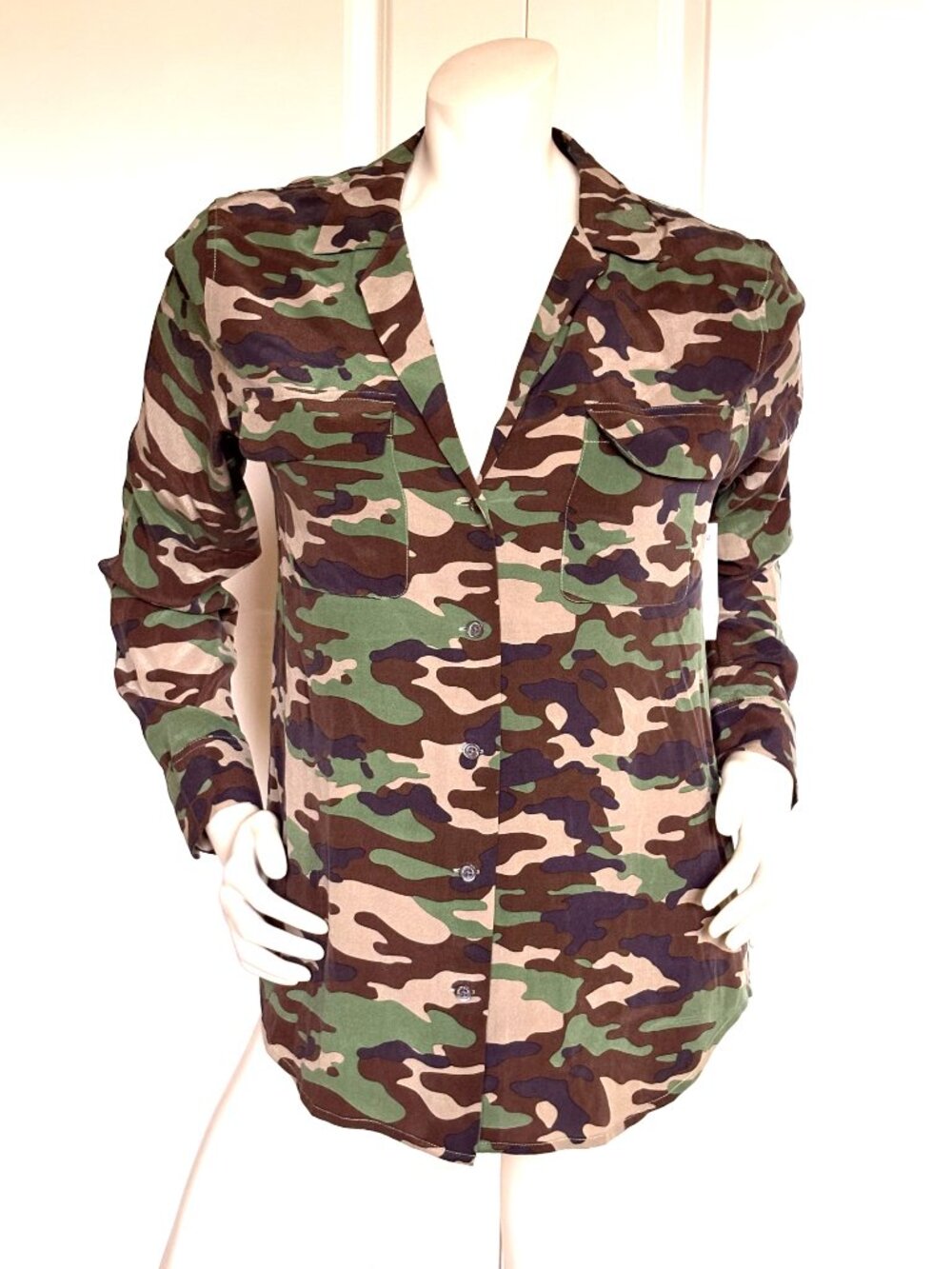 NWT EQUIPMENT FEMME CAMO GREEN BROWN SILK LONG SLEEVE BLOUSE SIZE: M